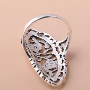 Anello Cocktail Q924 in Lega Placcata Argento Anticato con Motivo Floreale, Anello Unisex alla Moda per Feste - Product Image 5