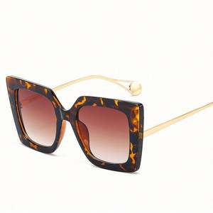 Vente en gros de lunettes de soleil surdimensionnées personnalisées vintage de luxe à fleurs imprimées, lunettes de soleil carrées grandes UV400 pour femmes - Product Image 5