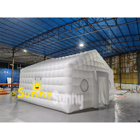 Grande tente de mariage gonflable en forme d'igloo pour l'extérieur avec fournitures de fête LED blanches