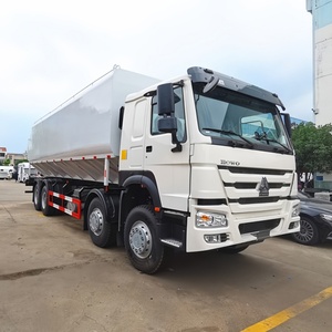 Camion citerne Sinotruck HOWO 8x4 Euro 2, volume du réservoir 40 m³, 20 tonnes, pour transport d'aliments pour volailles, à vendre - Product Image 1