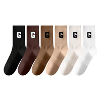 Chaussettes athlétiques Jacquard Crew de haute qualité pour femmes Nouvelles chaussettes de sport rayées avec logo inférieur Mignon respirant pour les jeunes