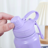 Bouteille d'eau sport isotherme en acier inoxydable 304 à double paroi de 30 oz avec logo personnalisé, poignée et fonction thermos pour les voyages en extérieur