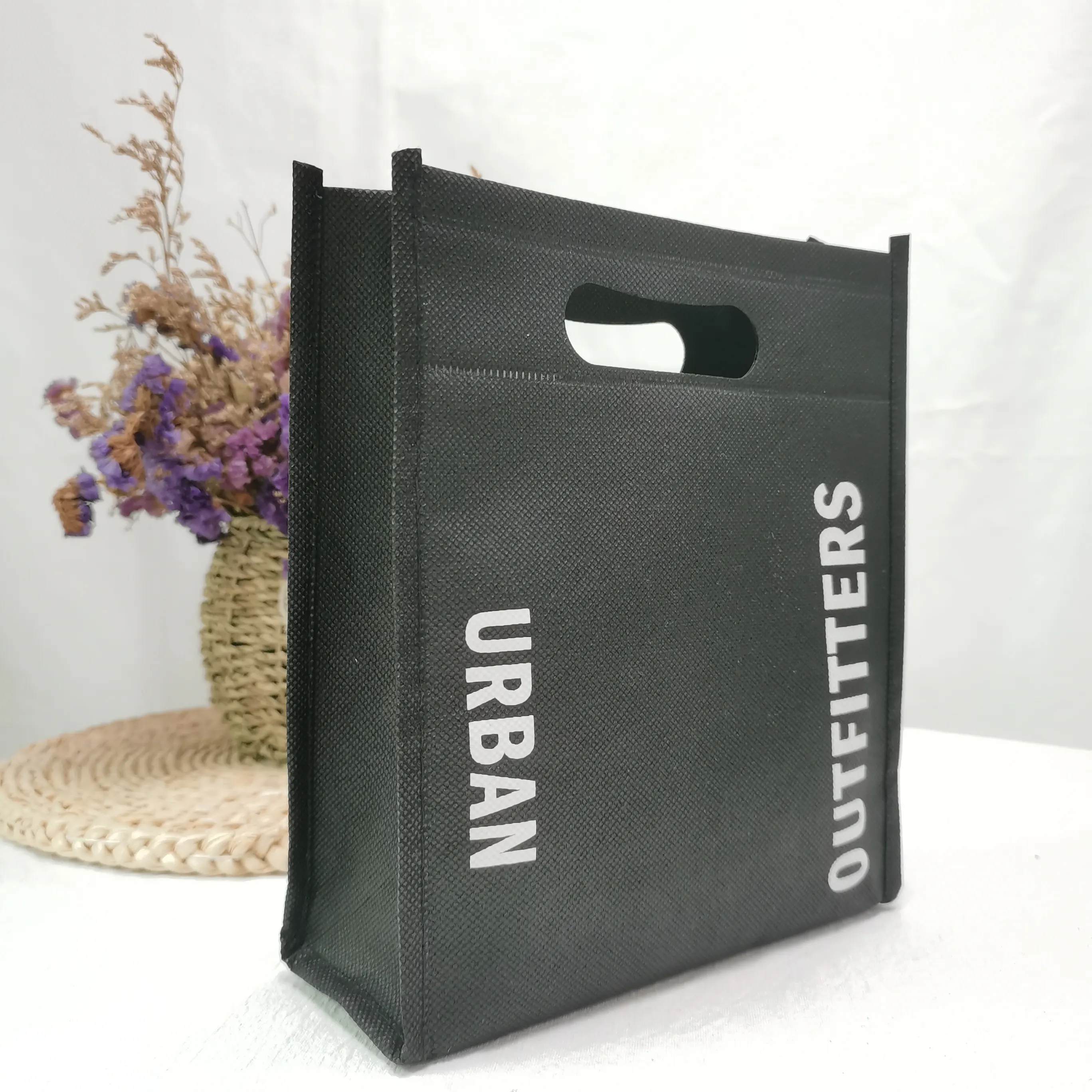カスタムロゴ不織布ショッピングバッグ再利用可能な生地不織布バッグ耐久性のあるスーパーマーケットの包装トートバッグ