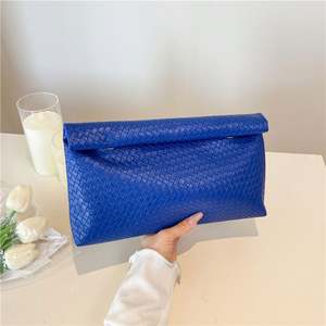 Bolsa de hombro de terciopelo morado de lujo, adornada con diamantes, con hebilla estilo japonés, ideal para novias en fiestas y bodas. - Product Image 3