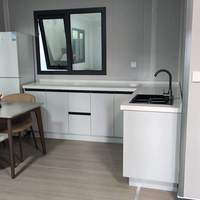 Maison conteneur préfabriquée extensible et respirante au design moderne du milieu du siècle pour usage commercial, hôtelier, scolaire, résidentiel, bureau, hall et salle de bain