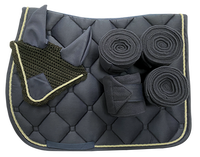 Ensemble professionnel d'équipement équestre : Bottes de cheval, tapis de selle, bonnet anti-mouches et protège-ventres