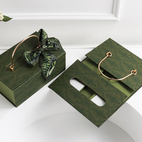 Offre Spéciale : Dossiers en Papier Magnétiques Pliables à Poignée Métallique Unique pour Emballage Cadeau (Rouge à Lèvres, Foulard, Sous-vêtements, Chocolat, Papier d'Art Mat)