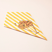 Emballages triangulaires pour frites en kraft de qualité alimentaire, résistants à l'huile, gaufrés, couleur personnalisée, matériaux recyclés pour les frites à emporter
