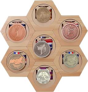 Nouveau présentoir de médaille de gymnastique hexagone en bois créatif bricolage décoration murale pour la course à pied médailles prix trophées et plaques support - Product Image 1