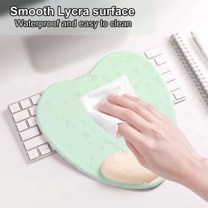 Tapis de <span class=keywords><strong>souris</strong></span> ergonomique vert avec <span class=keywords><strong>repose</strong></span>-poignets en gel de soutien et base en PU antidérapante mignon tapis de <span class=keywords><strong>souris</strong></span> drôle en forme de coeur pour ordinateur - Product Image 6