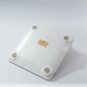 Báscula de Grasa Corporal con Pantalla LED Oculta Totalmente Cerrada, Báscula Inteligente con Bluetooth, Recargable por USB, con Personalización Disponible - Product Image 5