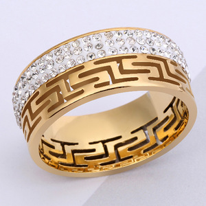 Bague en acier inoxydable plaqué or PVD avec design ajouré et strass pavés |   Cœur, Infini, Chiffres romains, Trèfle à quatre feuilles - Product Image 5