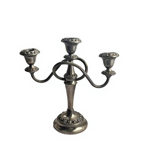 Candelabro Plateado de Tres Brazos, Portavelas Decorativo, Decoración para el Hogar, Candelabro de Metal Duradero, Suministros para la Organización de Eventos - Product Image 1