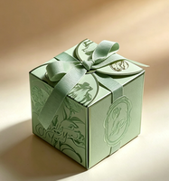 Boîte cadeau carrée élégante à motifs floraux, avec ruban décoratif, pour bonbons et chocolats, idéale pour les fêtes de mariage