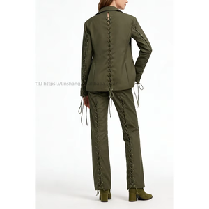 Traje de Mujer con Detalle de Cordones - Conjunto de 2 Piezas con Pantalones Ajustados y Acampanados, Ropa de Mujer, Conjuntos de Mujer, Moda - Product Image 2