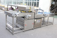 Machine de chargement et de déchargement automatique pour panier de cornue dans la chaîne de production