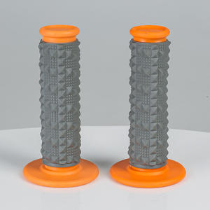 Poignées en caoutchouc antidérapantes de qualité supérieure pour motos avec ajustement universel et design de préhension confortable - Product Image 5