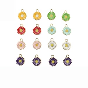 Breloques porte-clés fleurs émaillées mignonnes, pendentifs marguerites 3D, accessoires en alliage DIY pour la fabrication de bijoux, colliers, bracelets, boucles d'oreilles - Product Image 1
