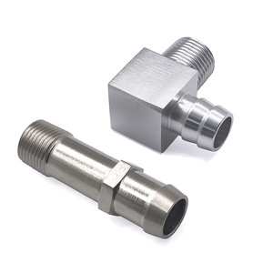 Conector de Manguera de Refrigerante Chevrolet 9514X de Aleación de Aluminio, 3/4 Pulgadas para Bomba de Agua, 5/8 Pulgadas para Manguera de Calefacción, Pieza de Repuesto - Product Image 1