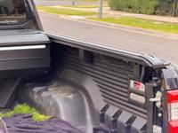 Couverture de benne rigide rétractable électrique en aluminium durable avec verrouillage, 4x4, directement de l'usine, pour Ford, Toyota Hilux Revo GR Sport, Nissan, Jac
