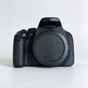 Appareil photo reflex numérique Canon EOS 550D d'occasion prêt à être expédié, boîtier seul, capteur APS-C - Product Image 1