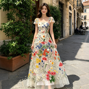Tessuto in Pizzo Ricamato Floreale G3308, 100% Poliestere Leggero, 2 Colori per Abiti da Sposa e Damigelle - Product Image 2