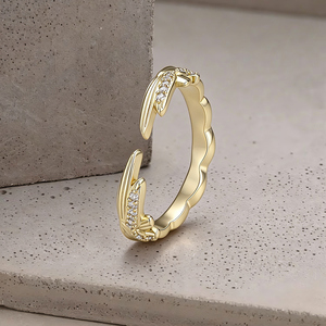 Bague en diamant en forme d'aile, or 10 carats, sertie pavé, bijoux de fiançailles modernes unisexes - Product Image 4