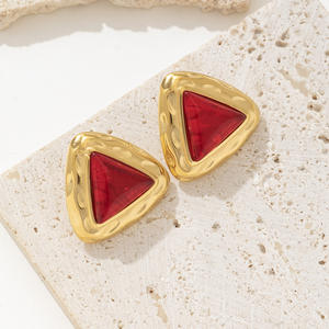 เครื่องประดับทันสมัยต่างหูทอง18K ทำจากสเตนเลสสีแดงโอนิกซ์ทรงสามเหลี่ยมบิดทรงหยดน้ำคริสตัลสีแดงแฟชั่นบูติก - Product Image 3