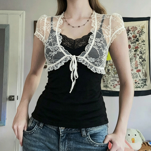 Conjunto de Dos Piezas Estilo Retro Y2K: Top Corto Sexy con Encaje y Cuello en V Negro y Camisola con Tirantes - Product Image 2