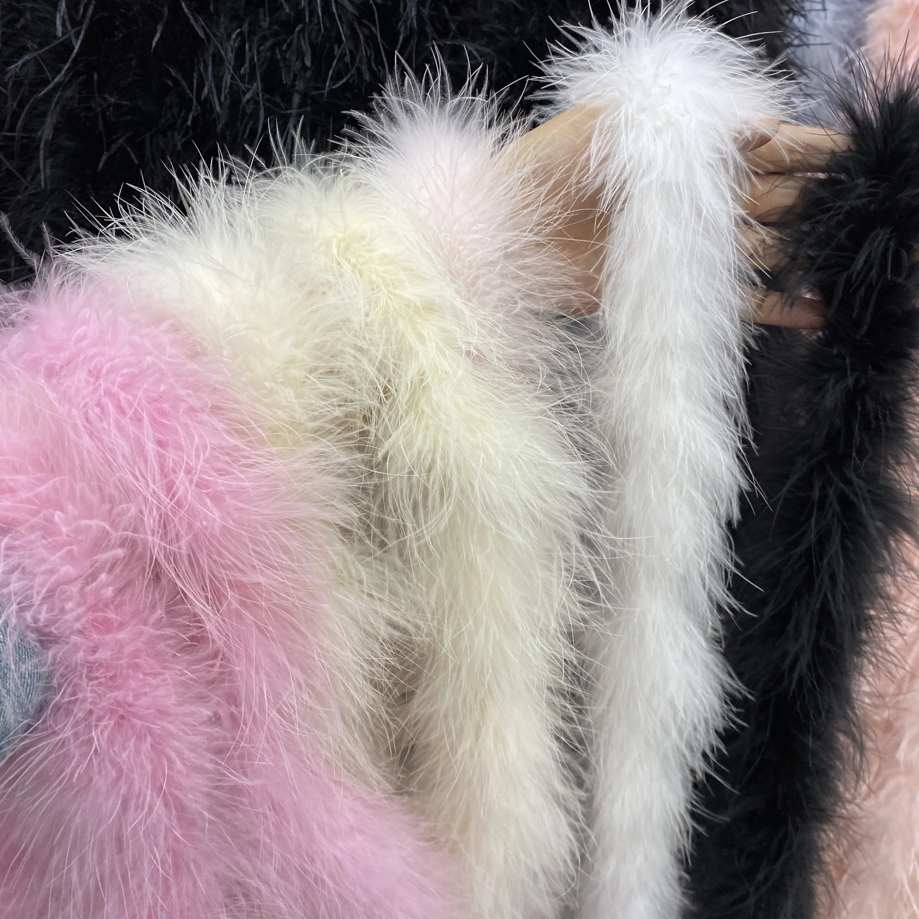 Yiwu Factory 2M Marabou Feather Boa Turquía Plumas Fluffy Soft Feather Fringe Boa para fiesta Navidad Carnaval Decoración