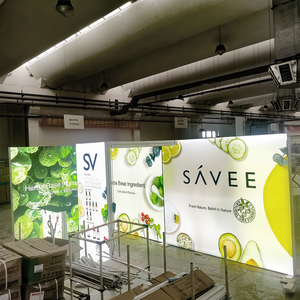 Nuevo diseño Marco de aluminio SEG Pantalla retroiluminada de tela elástica impresa personalizada Pantalla de cabina de exhibición LED modular portátil 10x20 - Product Image 1