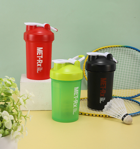 Copo de Plástico Ecológico Anticorrosão de 600ml para Academia com Impressão de Logotipo Personalizado, Livre de BPA, com Misturador Duplo para Proteína e Bebida Direta - Product Image 1