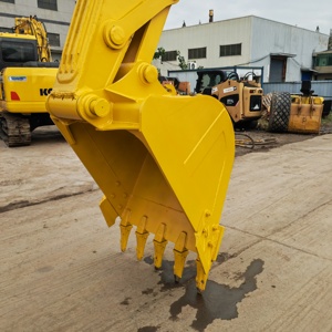 Excavadora Usada de Alta Calidad Komatsu PC220-8, 23 Toneladas, Origen Japón, Motor de 125kW, Bajo Consumo de Combustible - Product Image 6