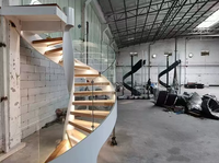Escalier en colimaçon en bois massif élégant avec marches incurvées en pierre, plusieurs couleurs au choix