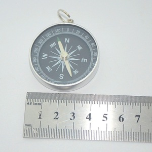 Bussola Tascabile in Alluminio da 45mm, Bussola Portatile per Navigazione Outdoor con Anello per Appendere, per Campeggio, Escursionismo, Viaggi e Attrezzatura di Sopravvivenza - Product Image 4