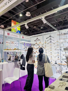 Organisateur de vêtements Lavinia : Crochet mural en plastique polygone pour sacs à main, chapeaux et foulards, avec support de rangement pour armoire - Product Image 5