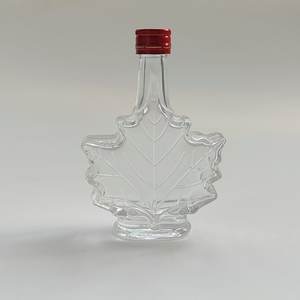 Bouteille en verre de silex unique de <span class=keywords><strong>feuille</strong></span> <span class=keywords><strong>d</strong></span>'érable de 50ml avec couvercle en aluminium avec bouchon pour alcool de whisky de <span class=keywords><strong>vodka</strong></span> de vin - Product Image 1