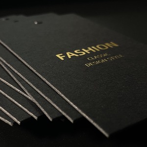 <span class=keywords><strong>Etiquetas</strong></span> de papel reciclado de lujo <span class=keywords><strong>personalizadas</strong></span> para ropa, <span class=keywords><strong>etiquetas</strong></span> colgantes de cartón especiales en relieve para ropa, función de logotipo sostenible - Product Image 5