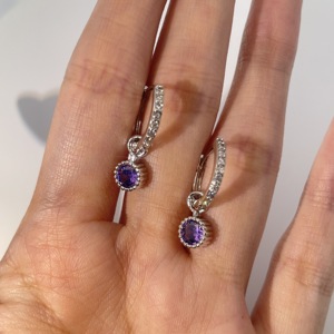 Pendientes de Mujer Elegantes y Clásicos de Tianyu Gems, con Circonita Cúbica Redonda Púrpura Geométrica, Chapados en Oro y Latón - Product Image 3