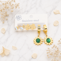 Anting-anting anti keringat dari baja tahan karat, set 3 buah, kristal bertumpuk, model gantung, warna emas mengkilap, perhiasan fesyen untuk pemakaian sehari-hari