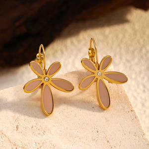 2025 nouvelles boucles d'oreilles pétale en acier inoxydable hommes petit polyvalent exquis haut de gamme sensation Internet célébrité Niche mode - Product Image 4