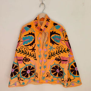 Veste bomber d'hiver à manches courtes réversible respirante écologique en velours jaune moutarde brodée Suzani faite à la main pour femmes - Product Image 1