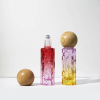 Vente en gros directe usine : Flacons de luxe en verre de 10 ml avec bouchon en bois et roll-on dégradé pour parfums et huiles essentielles féminines