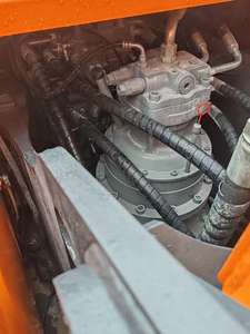 Excavatrice Hitachi 350 d'occasion, configuration de godet personnalisable pour la rénovation de jardins et les travaux d'infrastructure - Product Image 4