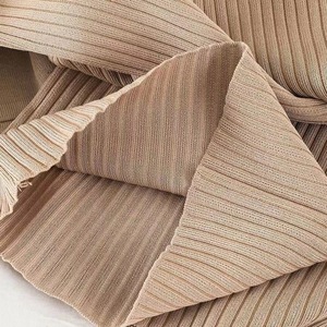 Ensemble 2 pièces pour femme : Pull ample en maille ajourée à manches longues et pantalon côtelé confortable avec cordon de serrage – Vente en gros - Product Image 4