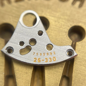 Montre mécanique personnalisée à cadran carré vert, mouvement haut <span class=keywords><strong>de</strong></span> gamme 330, ponts gravés, équilibre à ressort libre, diamètre 45 mm - Product Image 3