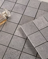 Mosaïque en pierre naturelle JYSTONE, carreaux carrés et hexagonaux en marbre pour la décoration moderne des murs de salle de bain, des crédences de cuisine et des sols.