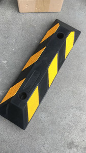 Tope de rueda reflectante amarillo de 550 mm para estacionamiento, de caucho y plástico, para estacionamientos, equipo esencial para estacionamientos - Product Image 3