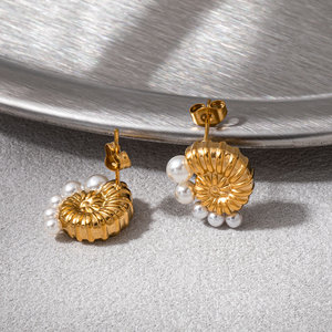 Joolim - Pendientes de Perlas en Espiral con Degradado, Chapados en Oro de 18K, Resistentes al Agua y Sin Decoloración, Joyería de Acero Inoxidable al por Mayor - Product Image 2