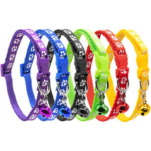 Collar reflectante de moda de 1.0 cm con estampado de huellas de gato y cascabel, con cierre de seguridad. - Product Image 1